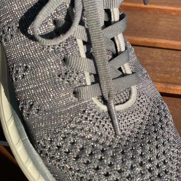 APL women’s size 9 sneakers in silver - Picture 6 of 6